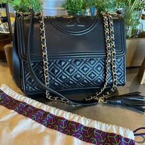 Tory Burch Flemming Quilted
Convertible Chain Straps Crossbody